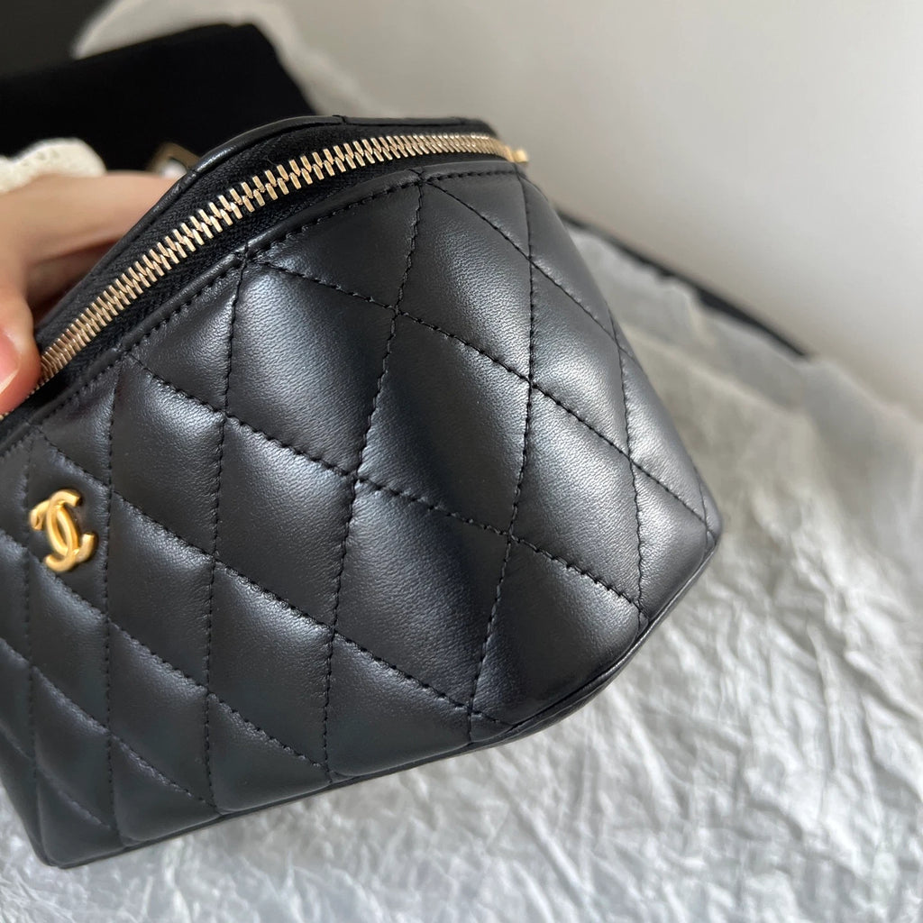 Chanel Vanity Black Gold Crossbody Chain Bag Excellent