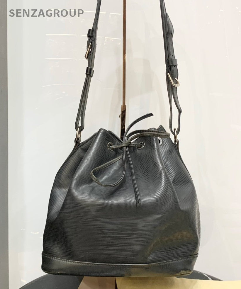 Louis Vuitton Vintage Bucket Drawstring Epi Leather Shoulder bag Black Women