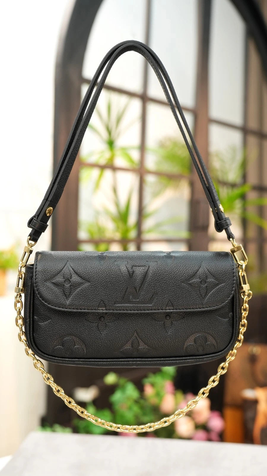Louis Vuitton Ivy Chain Monogram Empreinte Black Gold Shoulder Bag Excellent