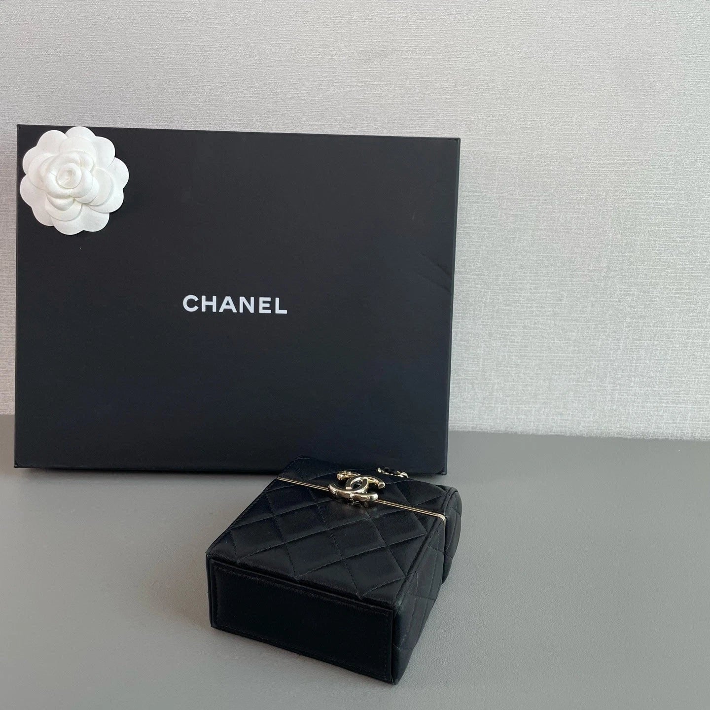 Chanel Diamond Chain Shoulder Crossbody Bag Black Gold Hardware Women