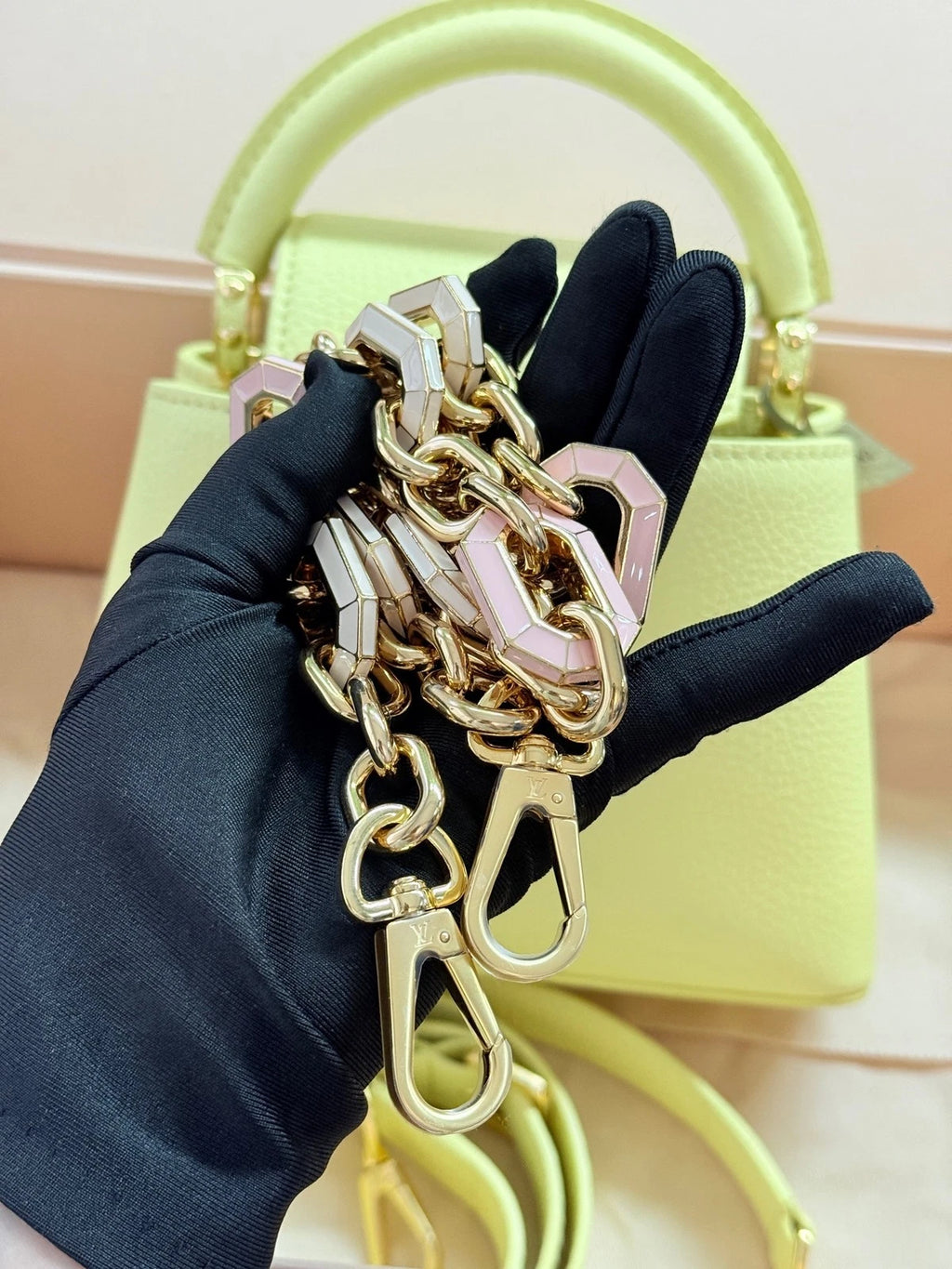 Louis Vuitton Capucines Handbag Top Handle Excellent
