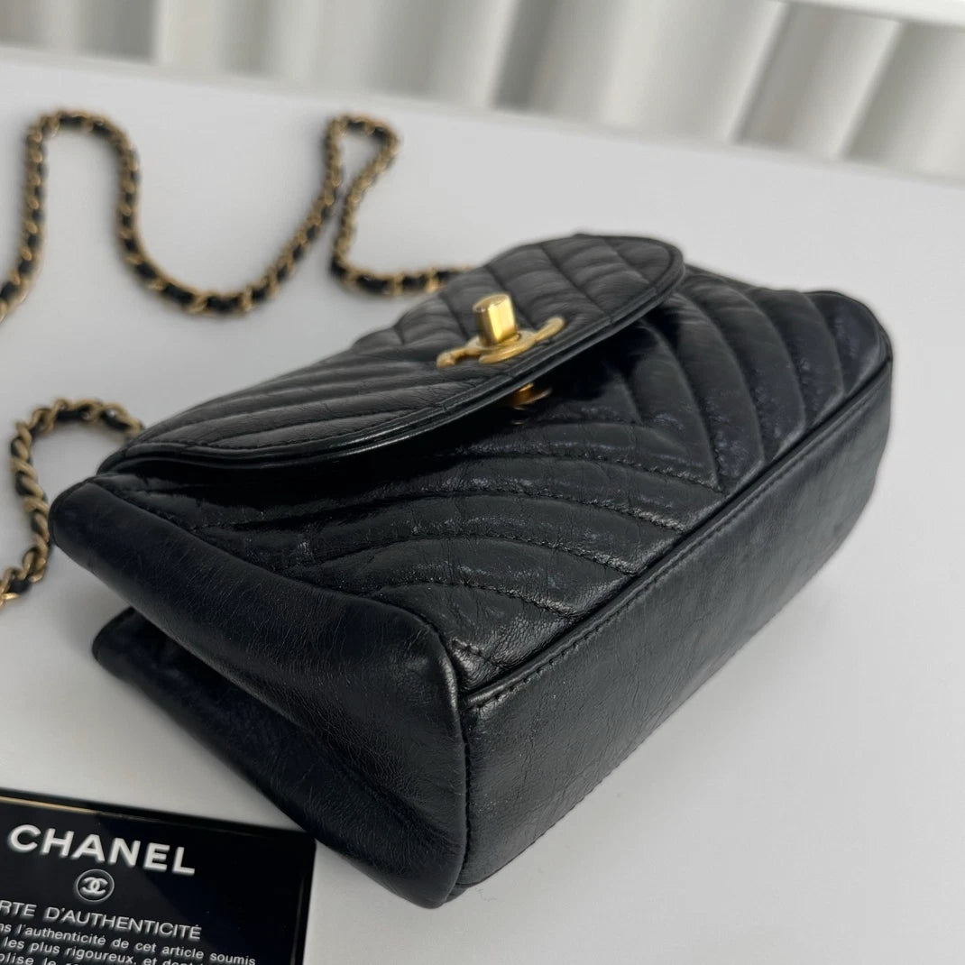 Chanel Calfskin Chevron Chain Shoulder Crossbody Black Gold Used Women Classic