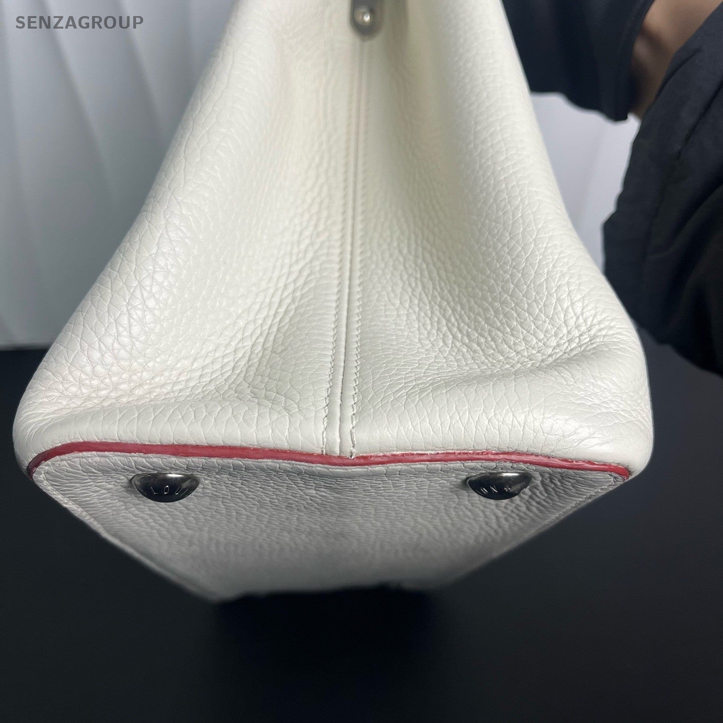Louis Vuitton Capucines GM Calfskin Top Handle Bag White Silver Women Classic