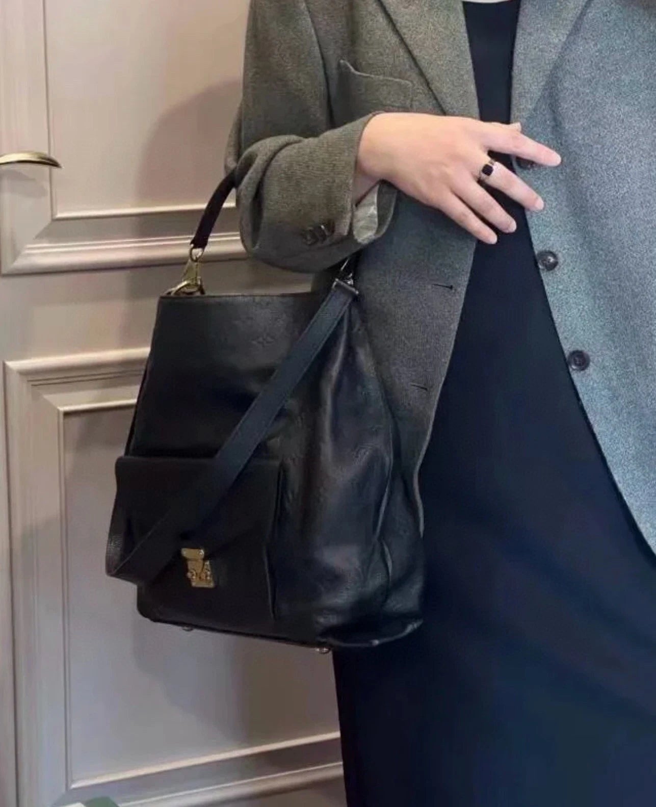 Louis Vuitton Métis Hobo 3Ways Top Handle Shoulder Crossbody Black Gold Women