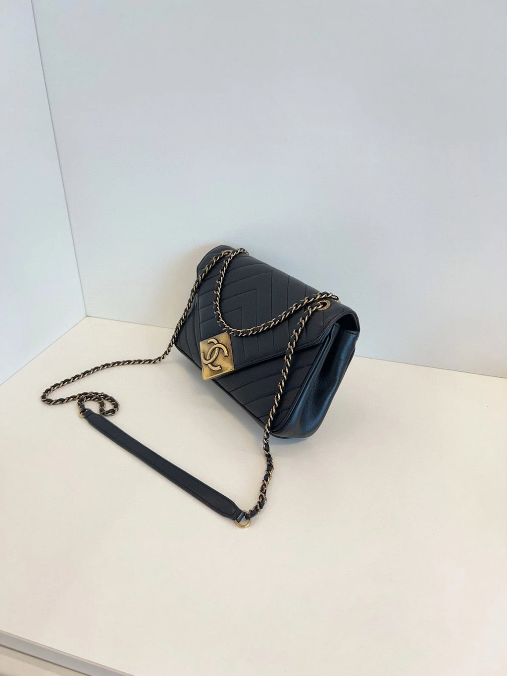 CHANEL Black Gold V-stitch Double C Flap Chain Bag For Women