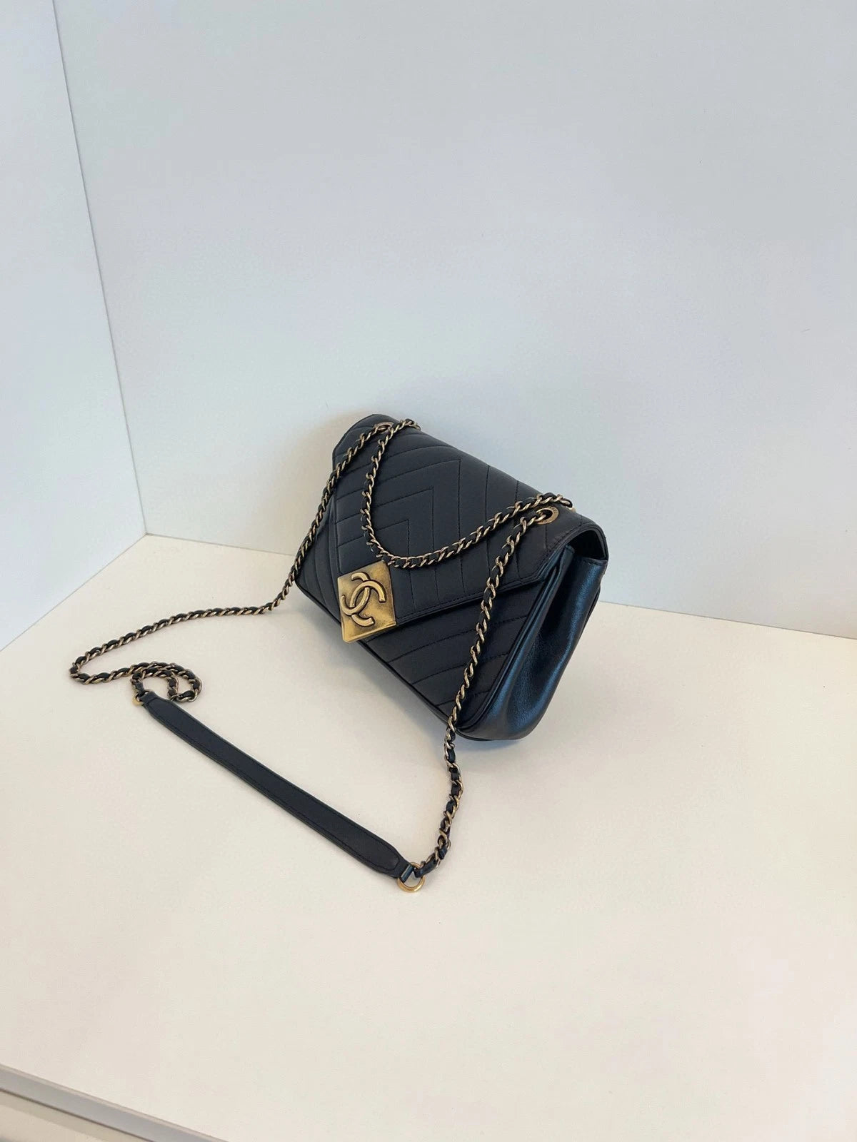 CHANEL Black Gold V-stitch Double C Flap Chain Bag For Women