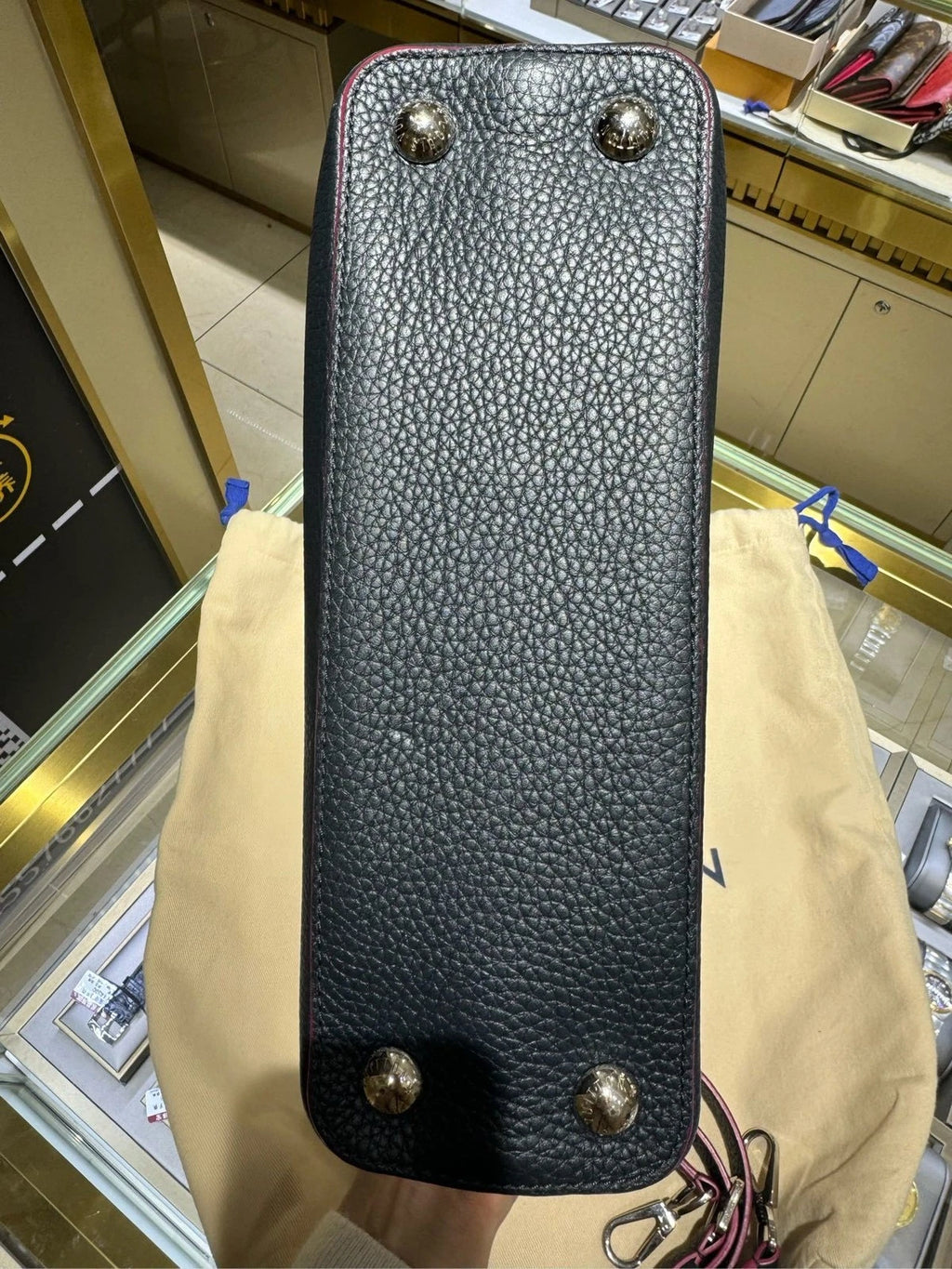 Louis Vuitton Capucines Leather Blue Crossbody Handbag Excellent