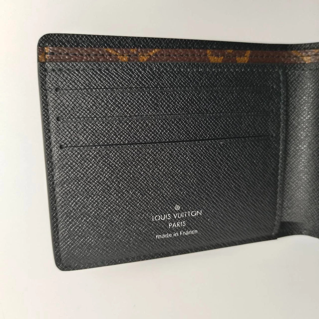 SJ0001 LV Bi Fold Wallet Monogram