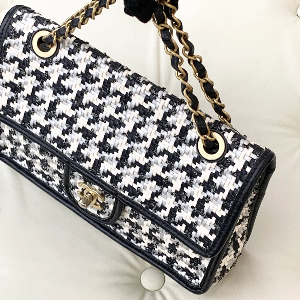 Chanel Classic Flap Chain Shoulder Bag Crossbody White Black Gold Used Women S