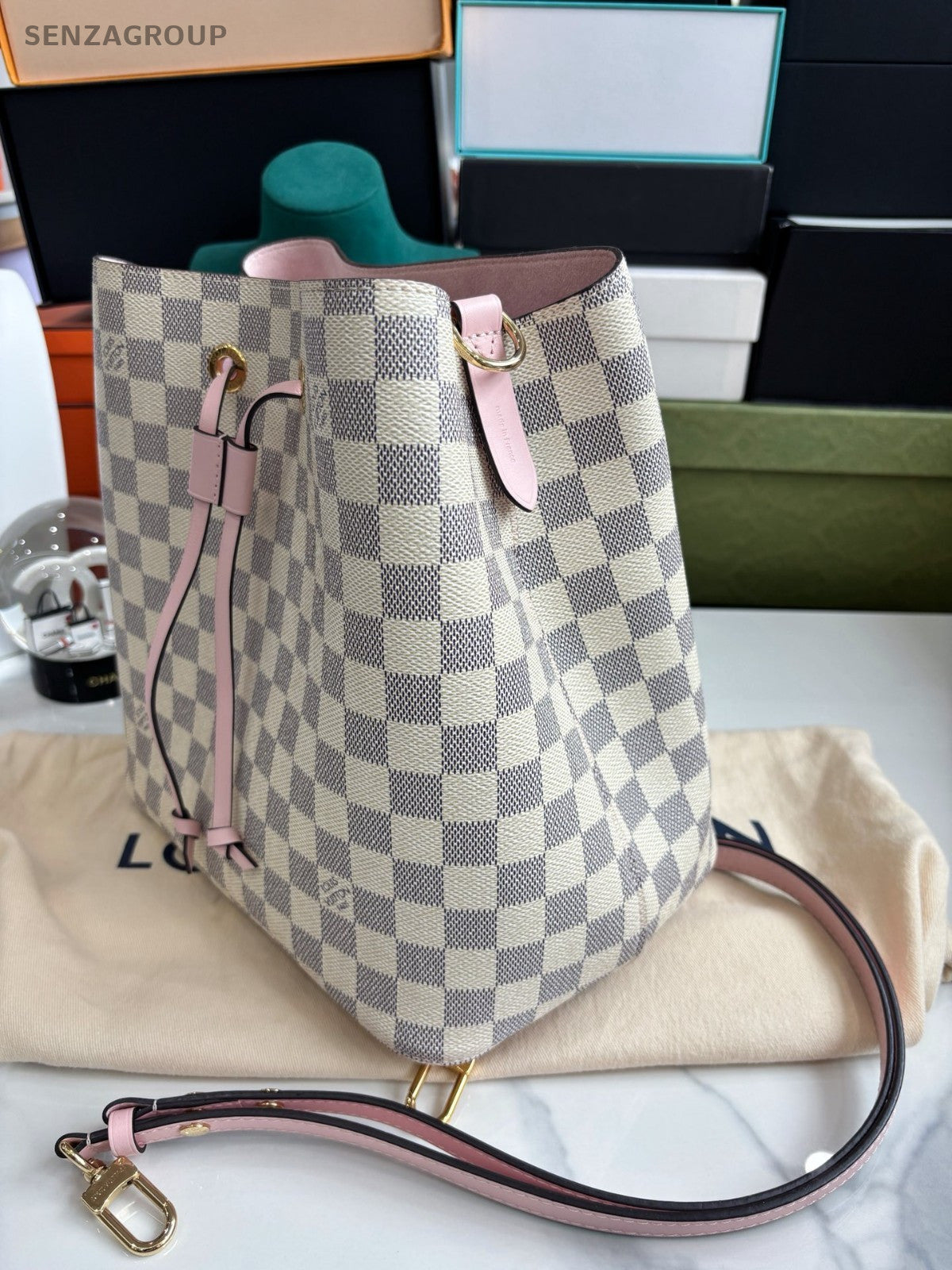 Louis Vuitton NeoNoe Damier Ebene Drastring Shoulder Handbag Women White