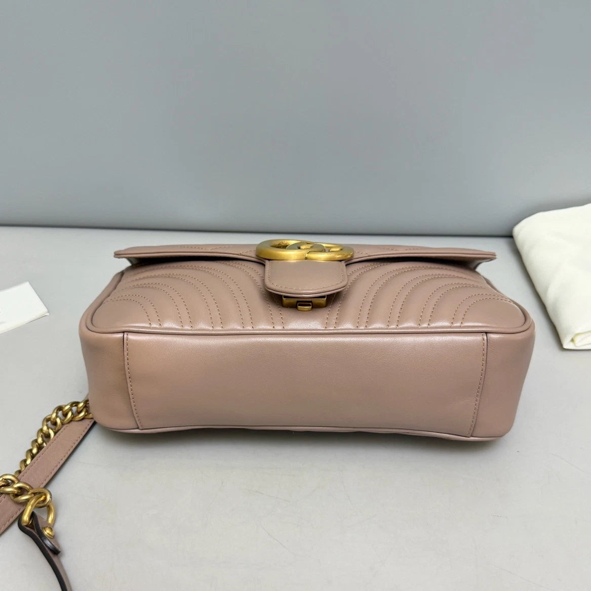 Authentic Gucci Marmont MM Calfskin Chain Shoulder Crossbody Bag Beige GHD