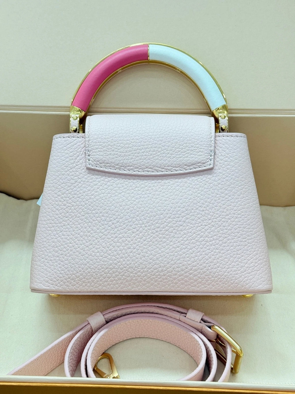 Louis Vuitton Capucines Pink Crossbody Handbag Excellent
