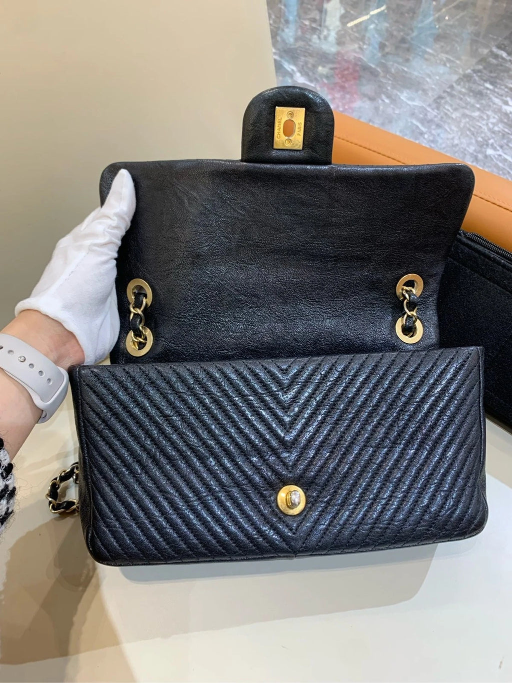 CHANEL Black Gold Chevron Flap Chain Shoulder Crossbody Bag For Women