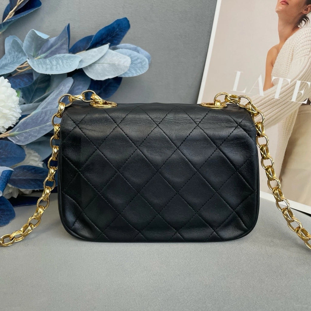 CHANEL Carved CC Flap Postman Shoulder Bag For Women