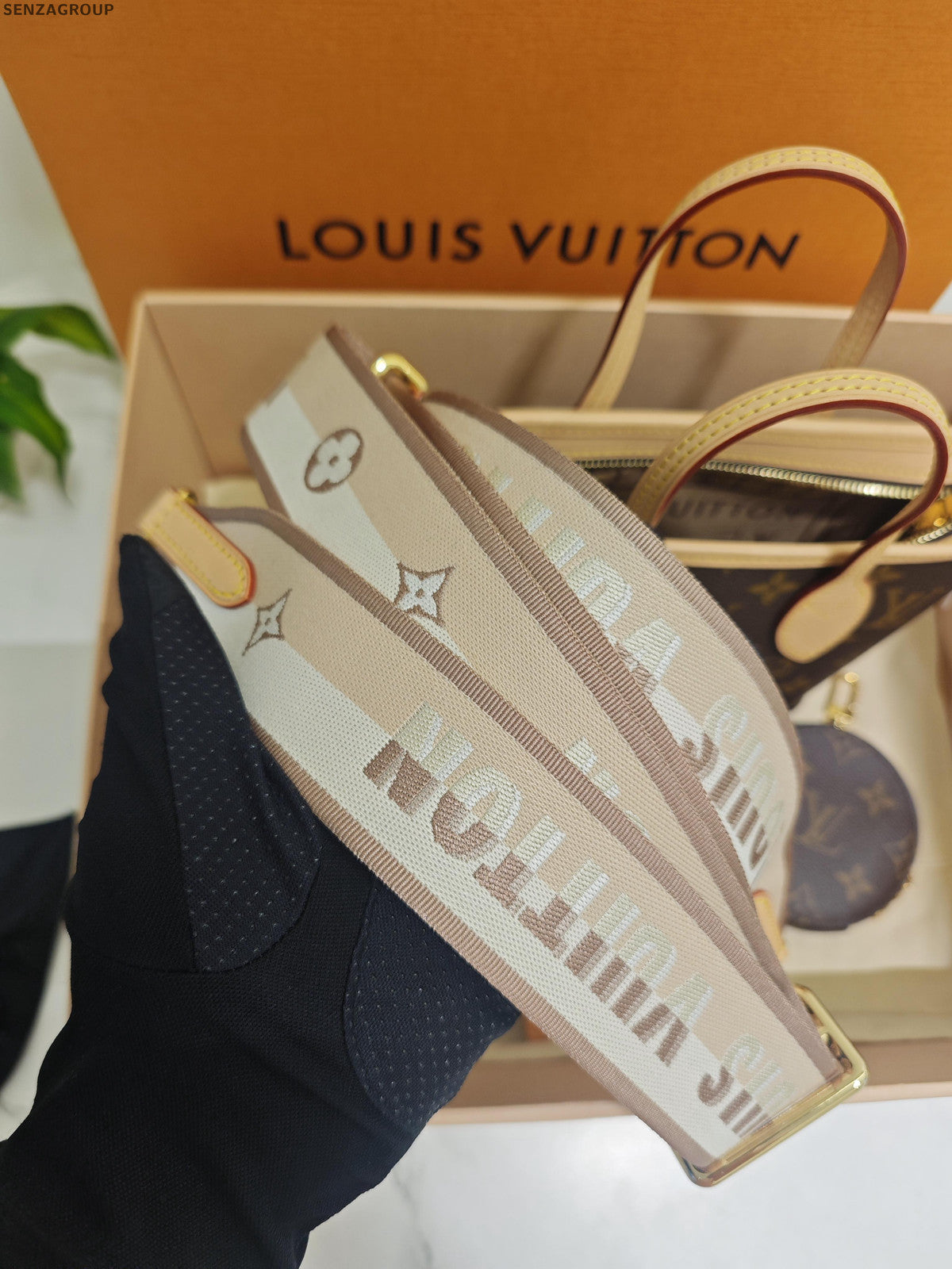 Louis Vuitton Neverfull BB Monogram Shoulder Bag - Classic Women's