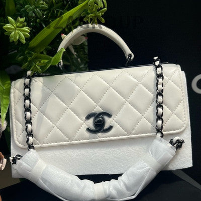 Chanel Trendy CC 24B White Leather Shoulder Bag with Chain Strap