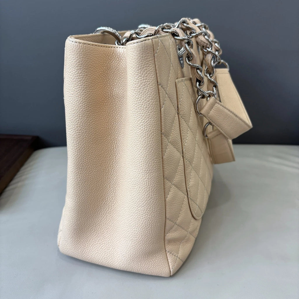 Authentic Chanel GST Calfskin Silver Hardware Chain Ivory Shoulder Bag Diamond