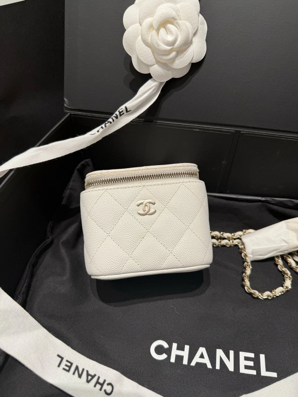 Chanel Vanity Leather Gold White Shoulder Bag Excellent