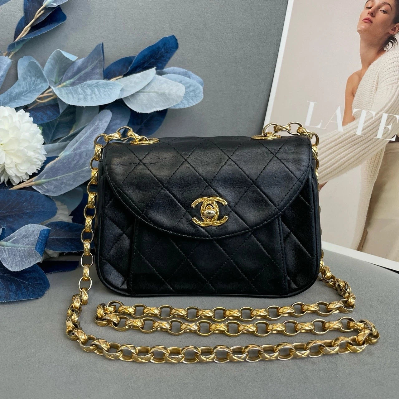 CHANEL Carved CC Flap Postman Shoulder Bag For Women