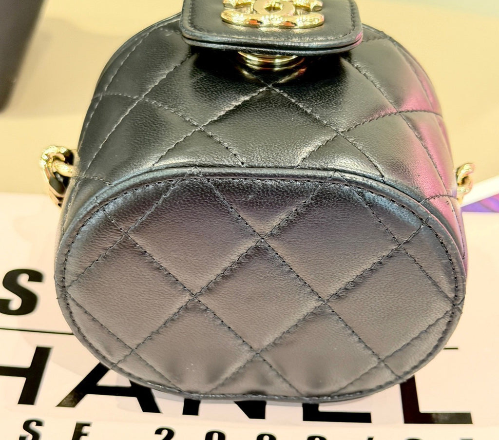 Chanel Lambskin Diamond Vanity Chain Crossbody Black Gold Women Classic Fashion
