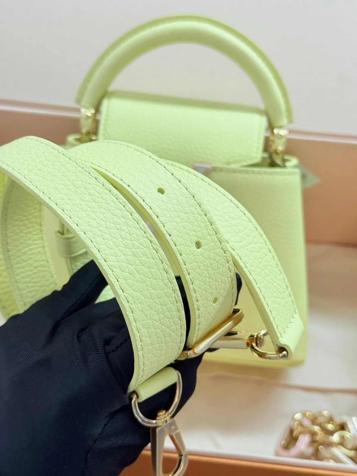 Louis Vuitton Capucines Handbag Top Handle Excellent