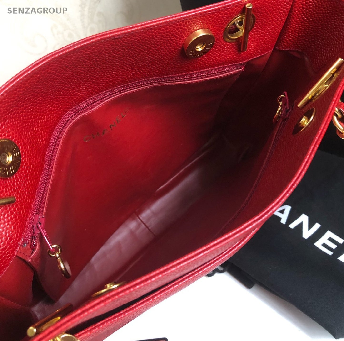 CHANEL Red Gold caviar single-shoulder bag eight logos Women