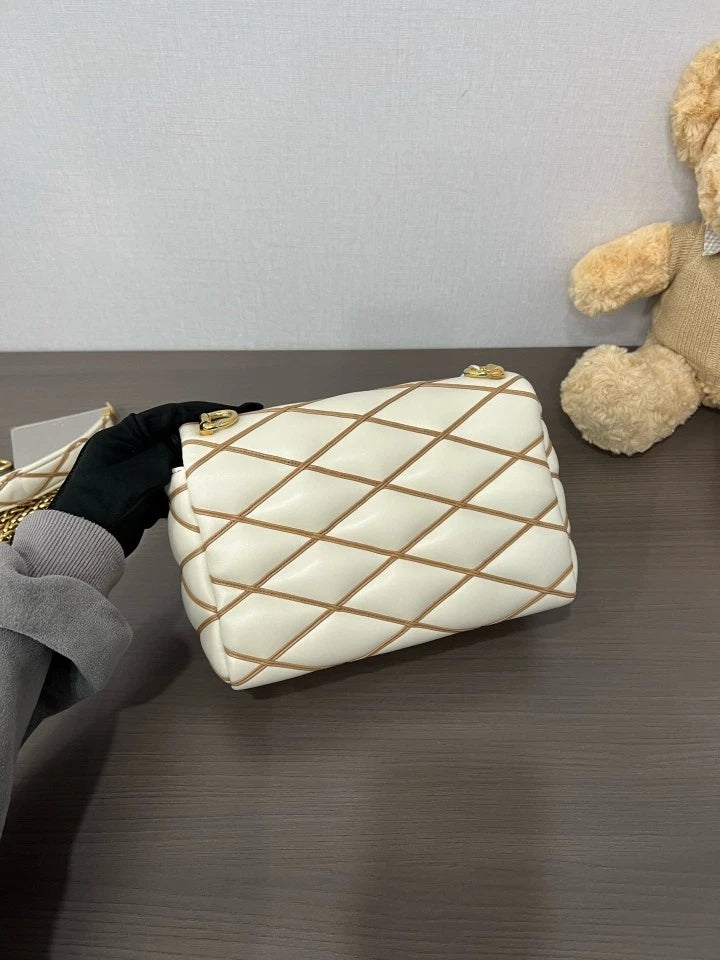 Louis Vuitton Women's Chain Shoulder Bag Lambskin White