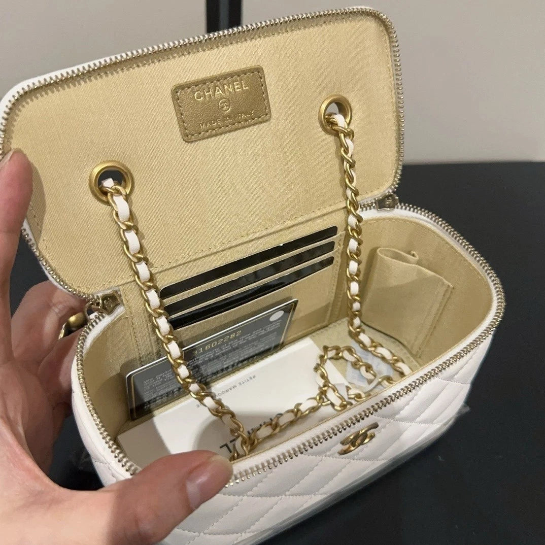 Chanel Vanity Lambskin Shoulder Bag Crossbody Excellent