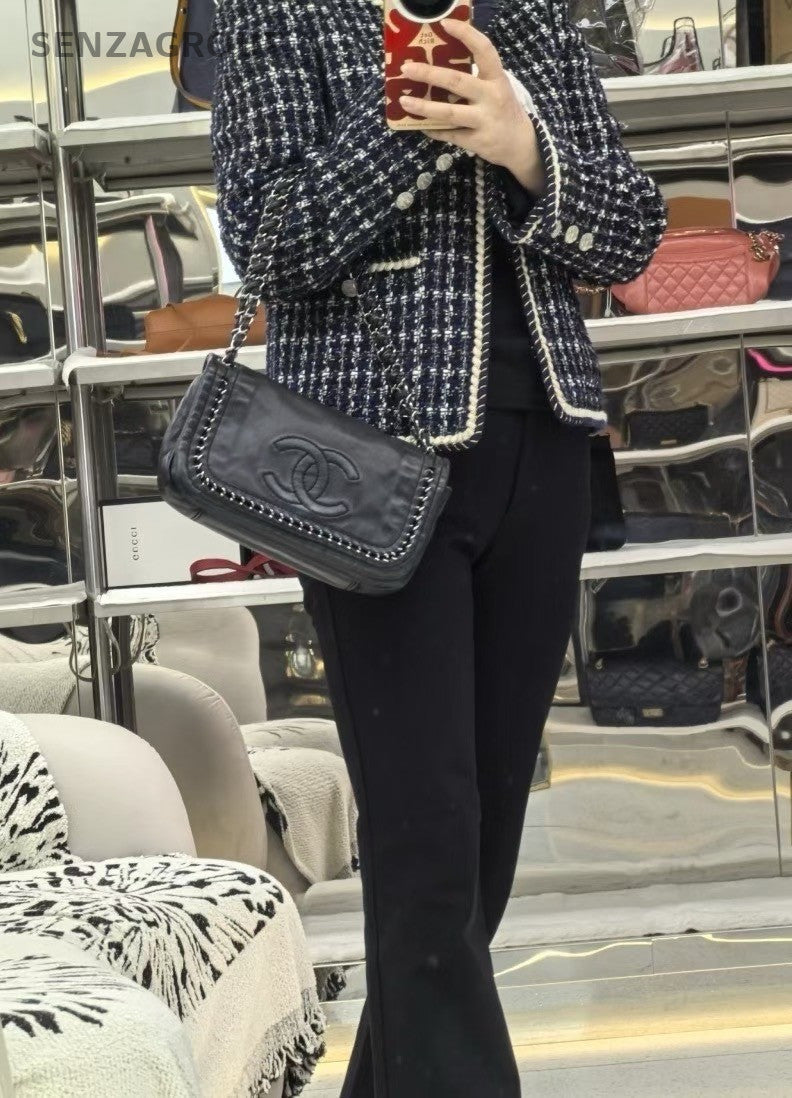 CHANEL Hobo CC Logo Chain Shoulder bag Black Women