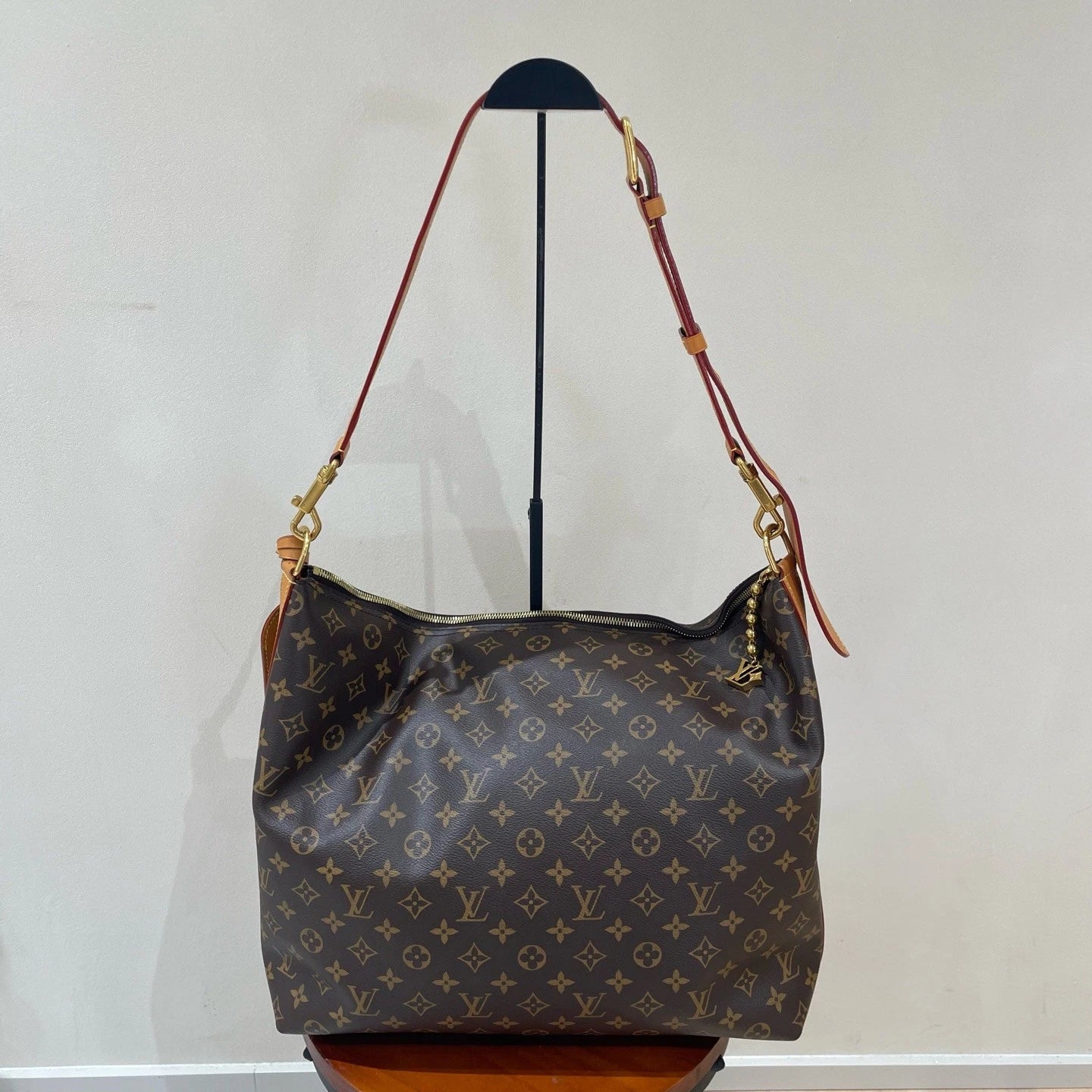 Chip Version Louis Vuitton Vagabond Hobo Monogram Canvas Handbag Shoulder Bag