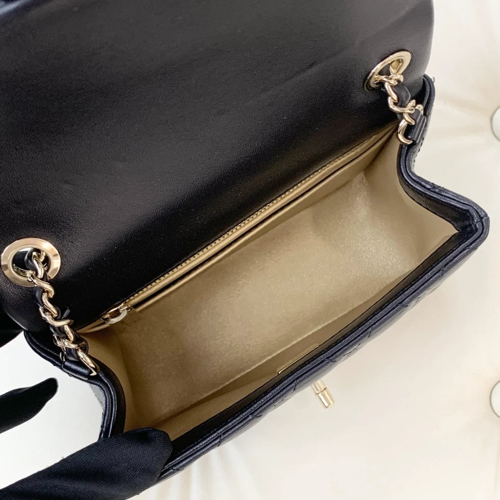 Chanel Classic Flap Lambskin Chain Shoulder Bag Crossbody Black Gold Women S