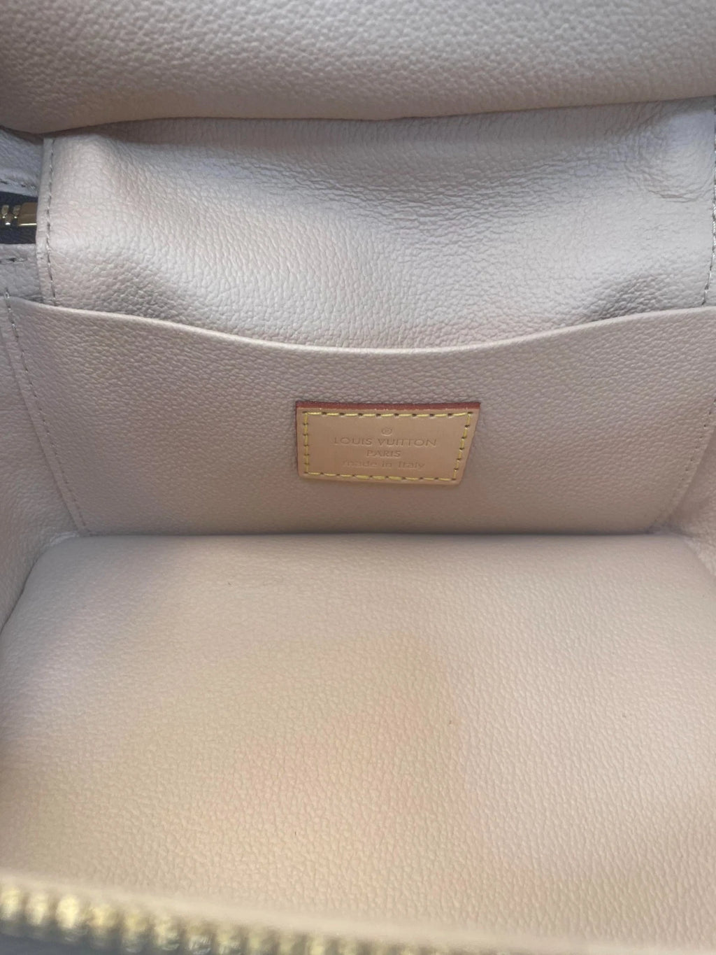 SJ0001 XP02053 LOUIS VUITTON nice mini vanity case