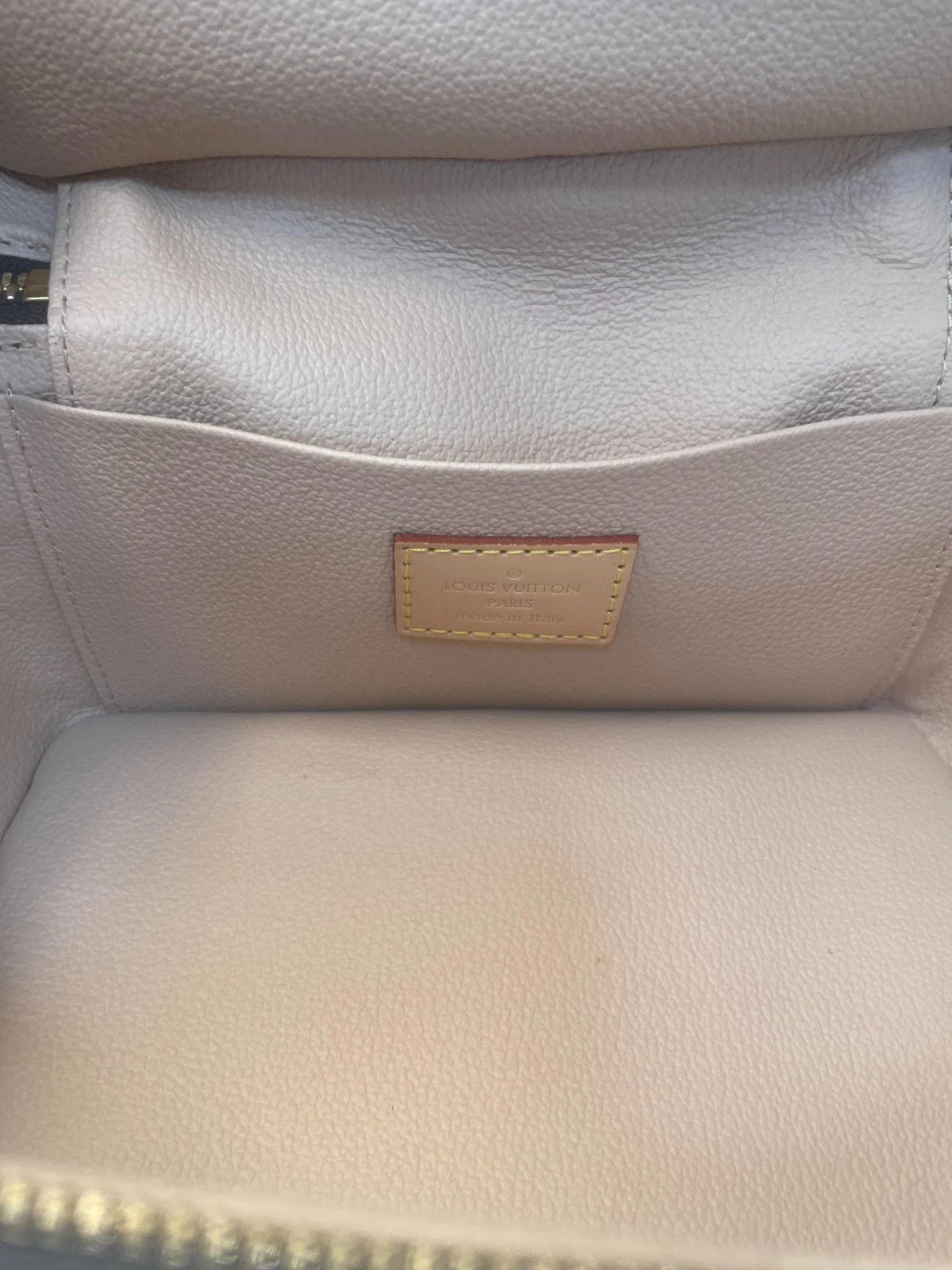 SJ0001 XP02053 LOUIS VUITTON nice mini vanity case