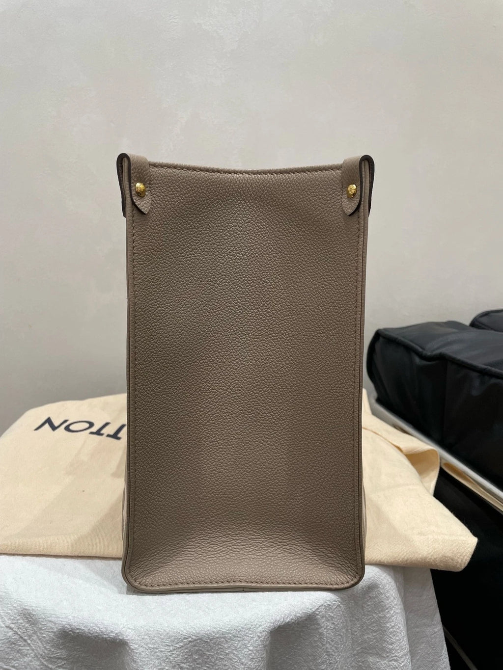Louis Vuitton OnTheGo Medium Gray Tote Bag For Women