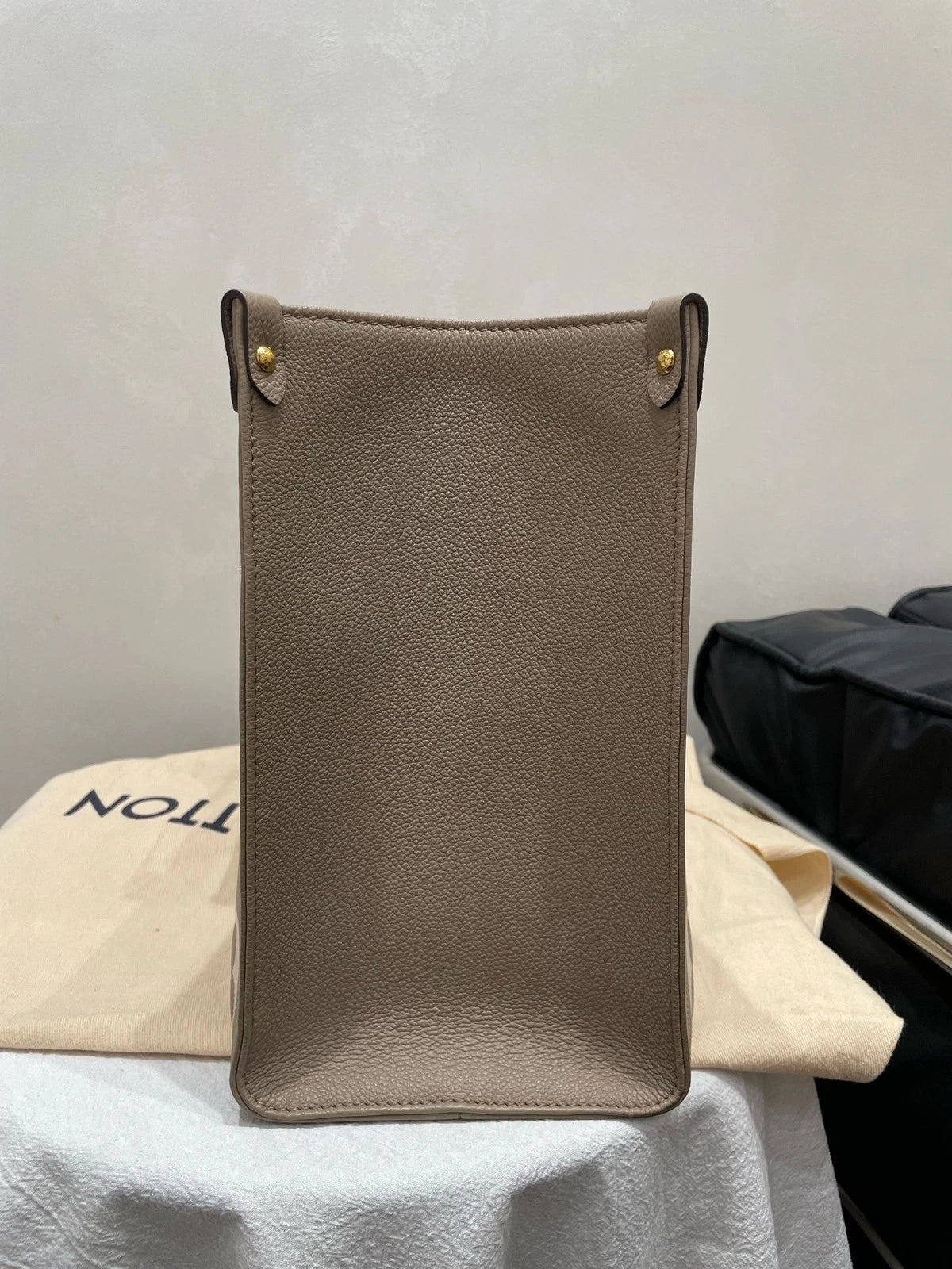 Louis Vuitton OnTheGo Medium Gray Tote Bag For Women