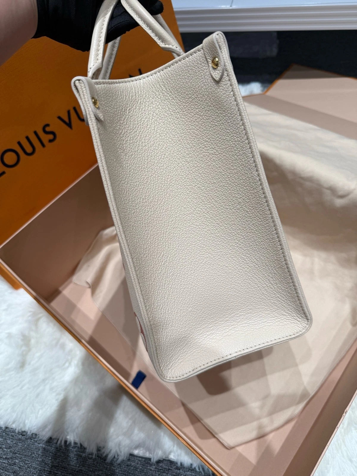 Louis Vuitton OnTheGo Tote Bag Excellent