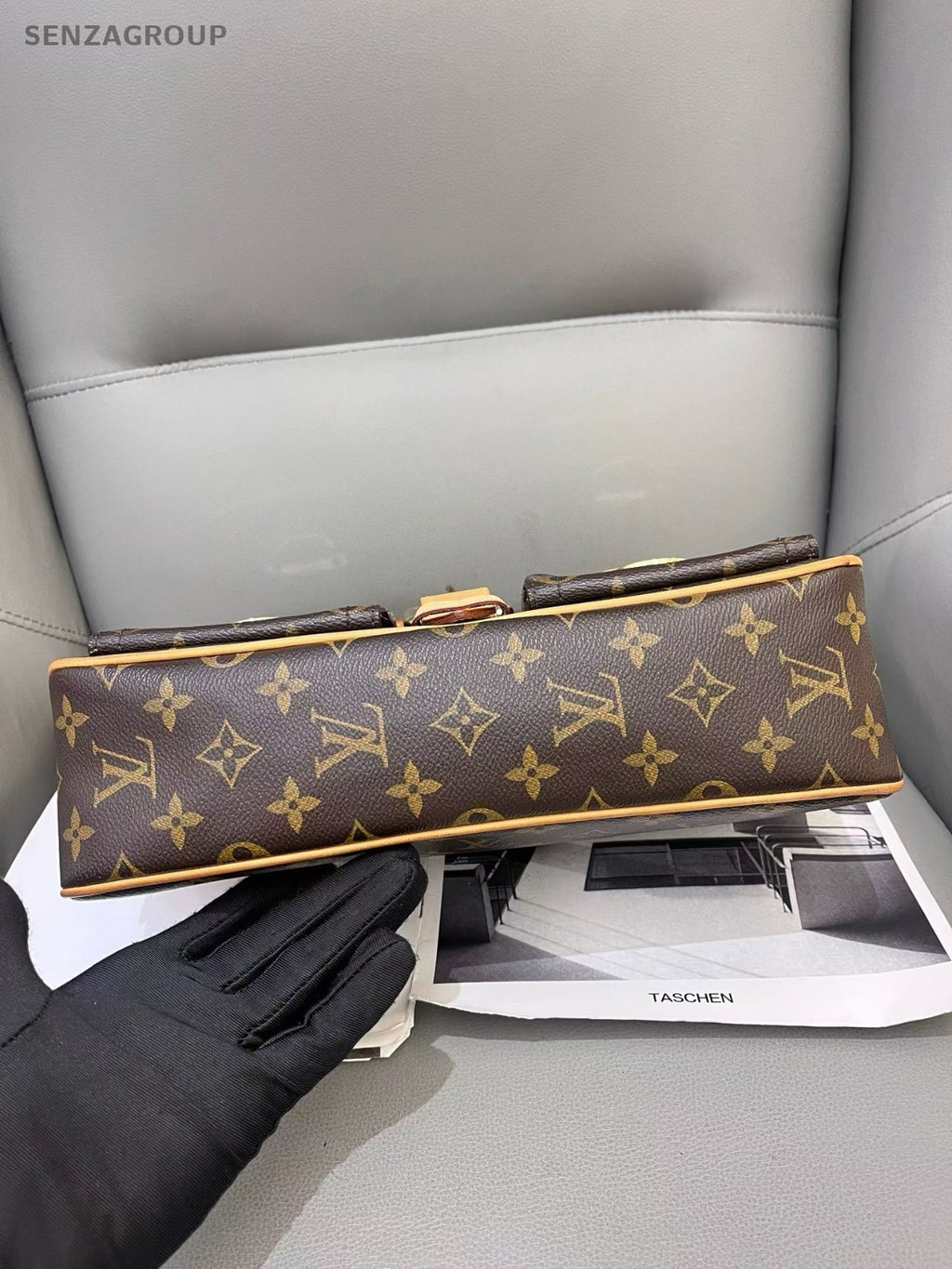 Louis Vuitton Vintage Manhattan Monogram Shoulder bag Brown Women Classic