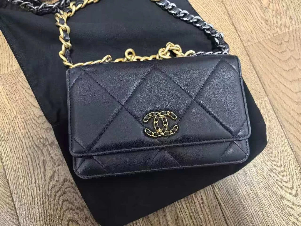 CHANEL Black Lambskin 19bag WOC Chain Crossbody Bag For Women