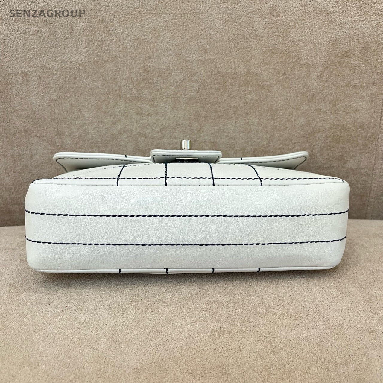 CHANEL External suture line Chain Shoulderbag White Women