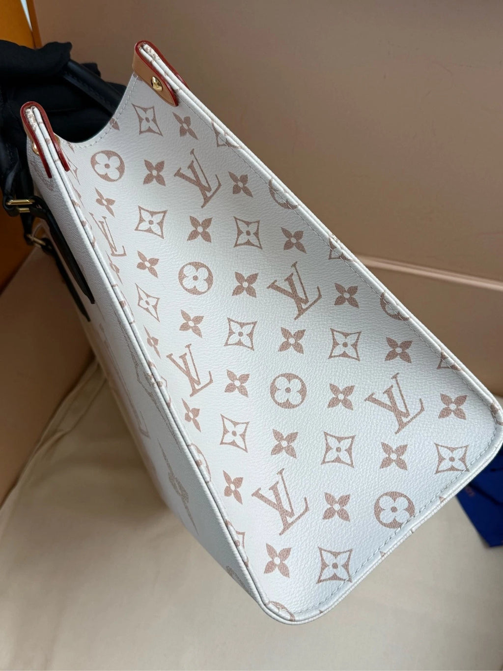 Louis Vuitton OnTheGo Medium Dune Tote Bag For Women