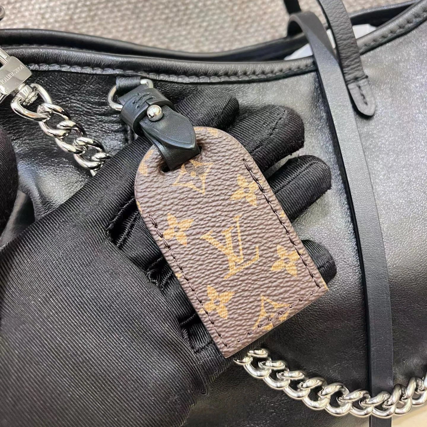 Louis Vuitton Carryall Lambskin Black Silver Shoulder Bag Crossbody Excellent