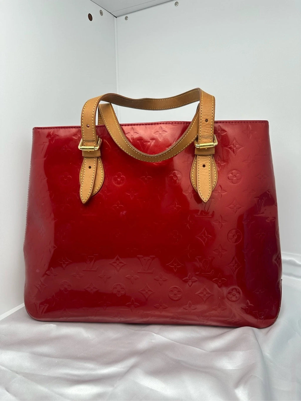 Louis Vuitton Red Leather Shoulder Bag for Women