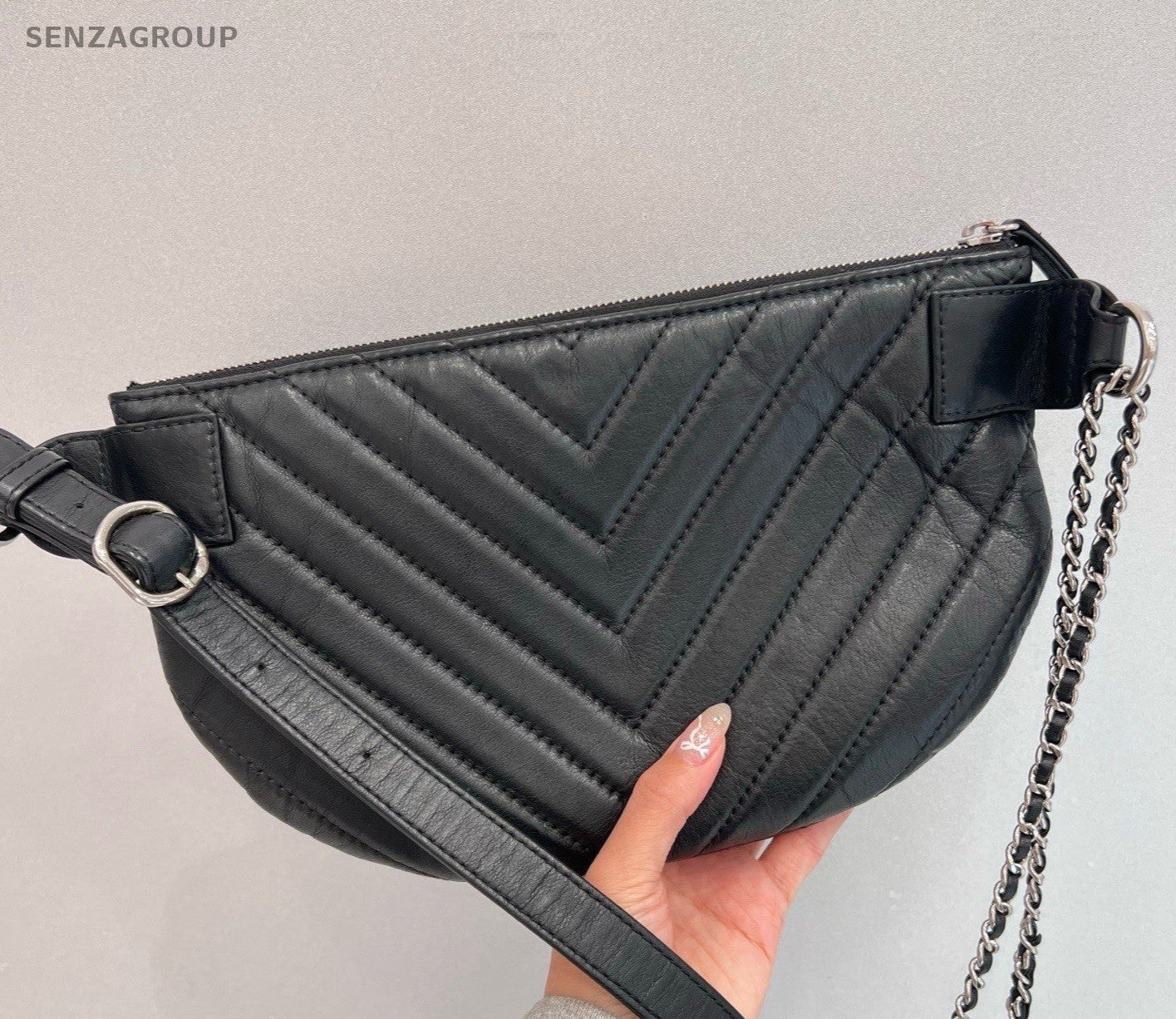 Chanel Chevron Chain Crossbody Black Silver Used Women Classic Fashion