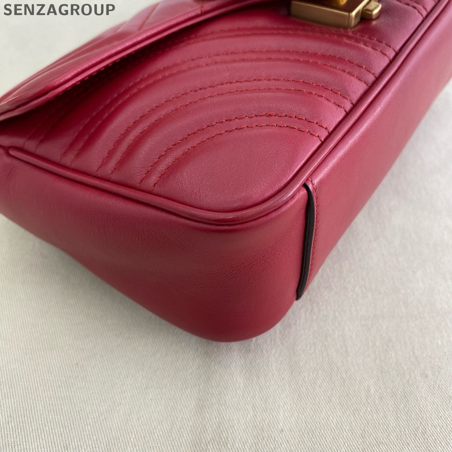 Gucci Marmont 22 Chain Shoulder Crossbody Bag Red Gold Hardware