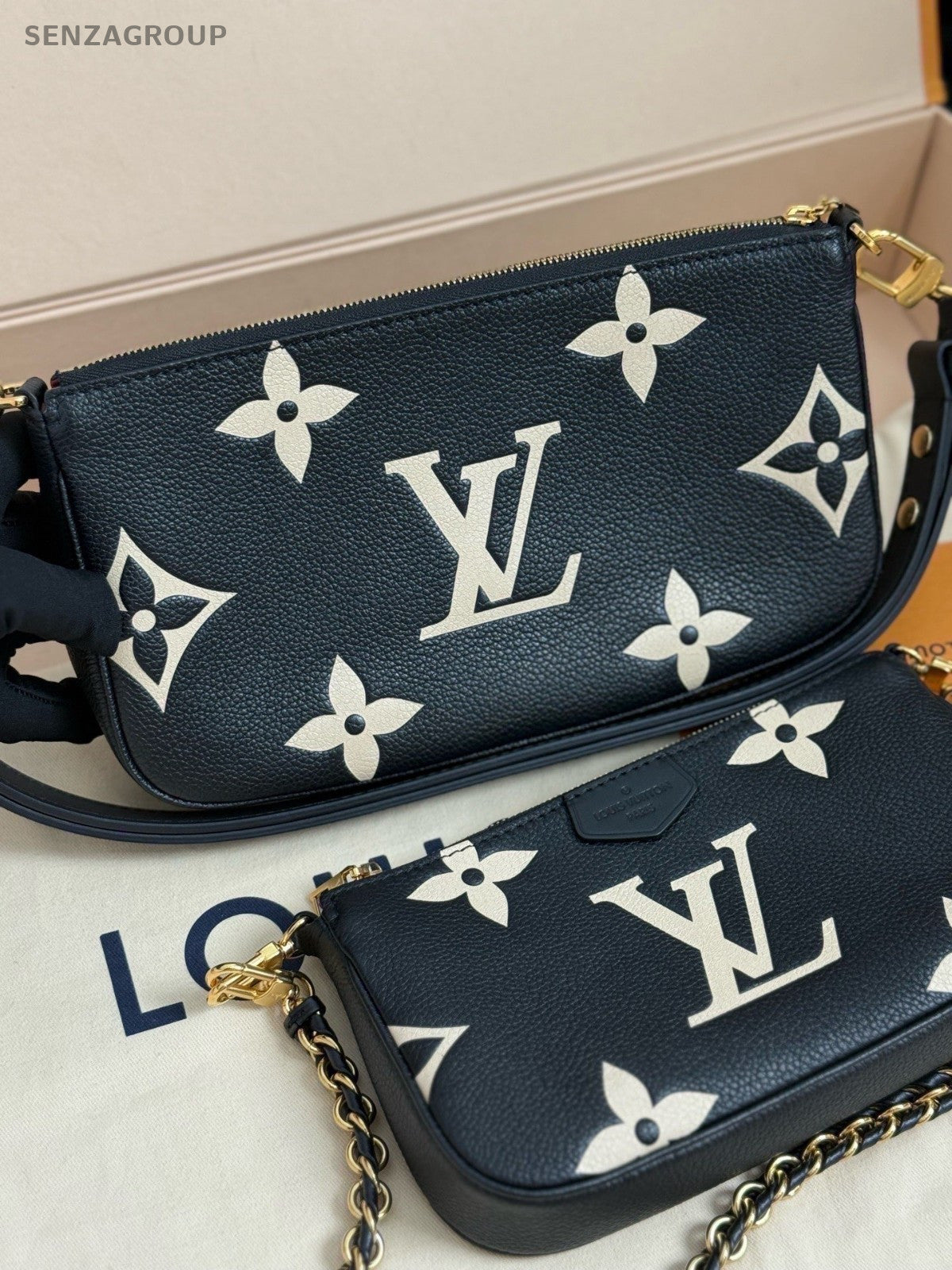 Louis Vuitton Pochette Accessoires Monogram Shoulder bag Chain Black Leather
