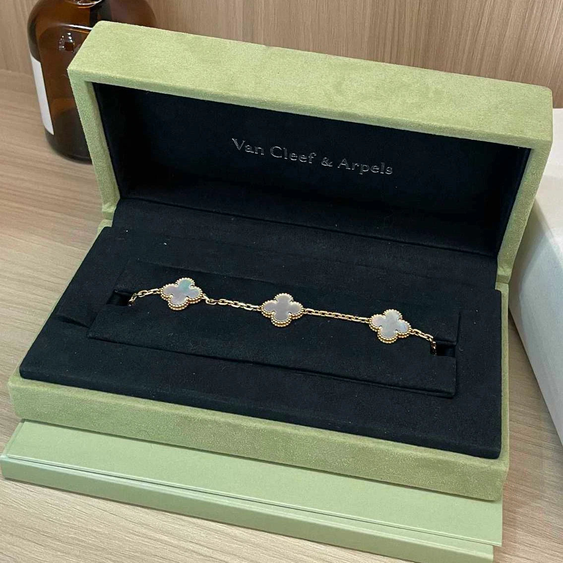 Van Cleef &amp; Arpels Vintage Alhambra Bracelet Yellow Gold 5 Motif Mother Of Pearl