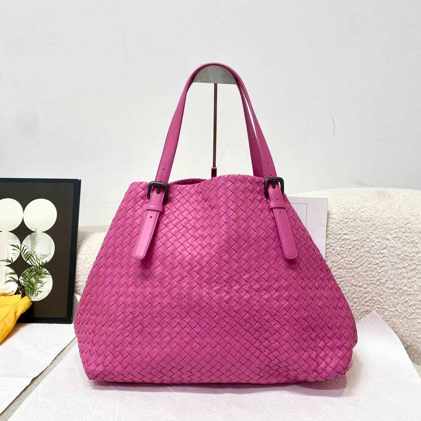 Bottega Veneta Pink Woven Tote Handbag For Women