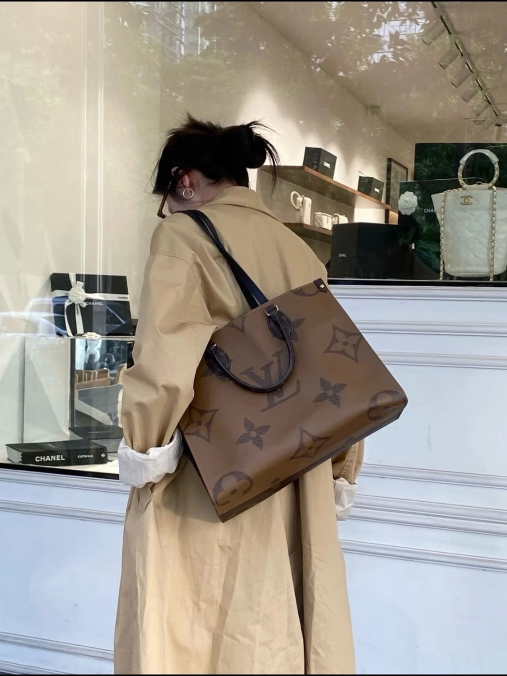 Louis Vuitton Canvas Monogram OnTheGo Medium Tote Bag For Women