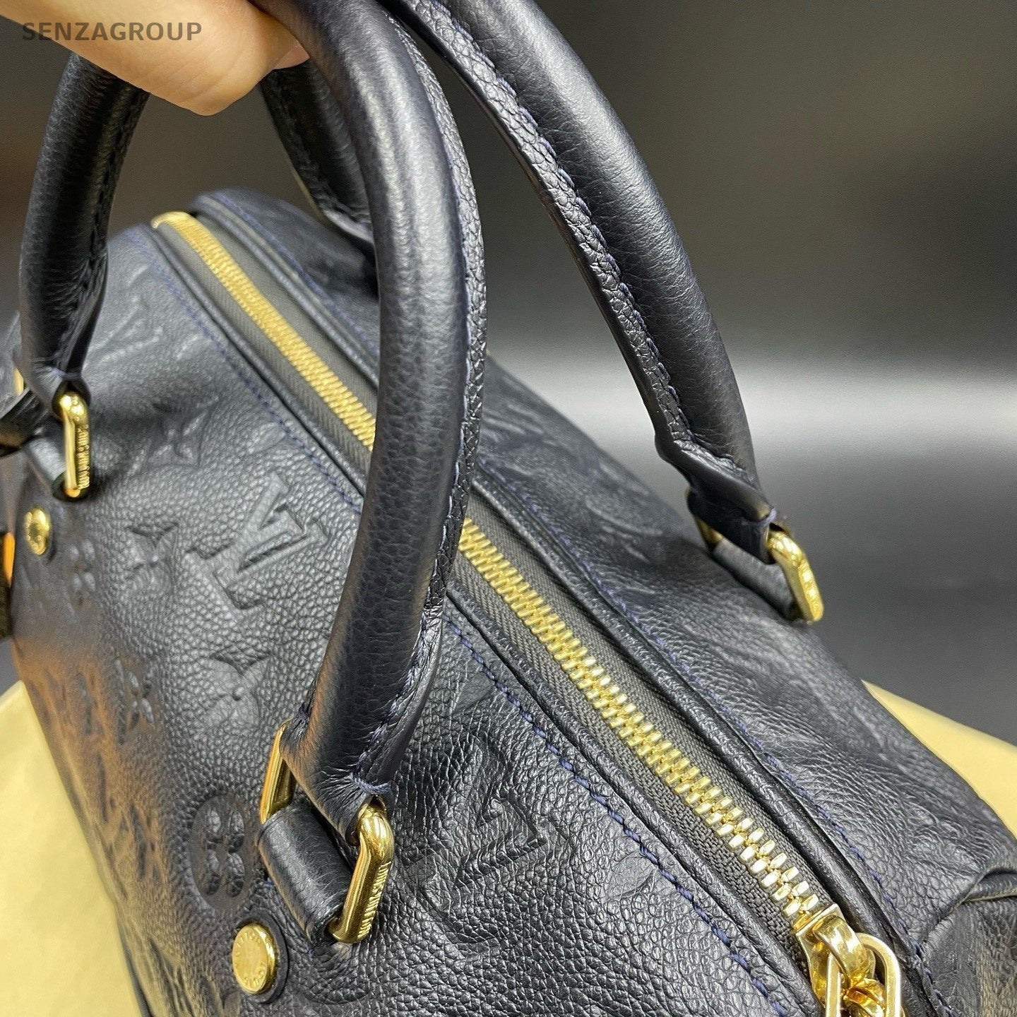 Louis Vuitton Speedy25 Monogram Top Handle Bag Crossbody Black Gold Women