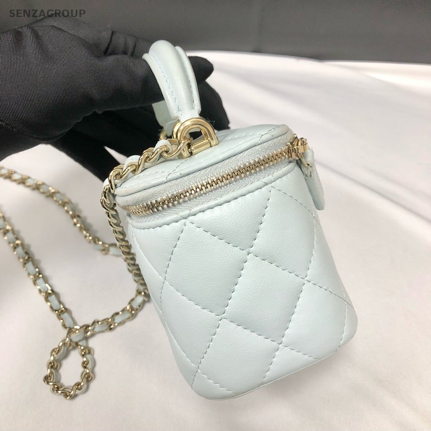 Chanel Diamond Pattern Chain Shoulder Bag Crossbody White Gold Women Classic